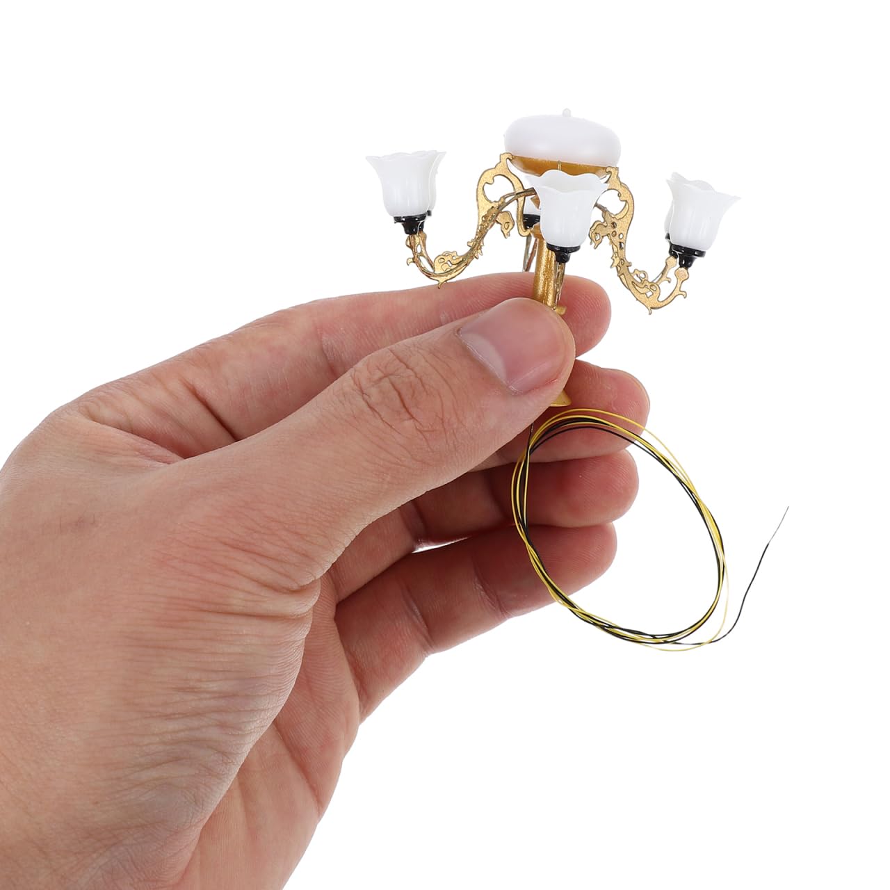 Vaguelly Miniaturowy żyrandol do domku dla lalek światło małe lampy wiszące do miniaturowych mebli piaskownicy model lampa sufitowa złota 6,5 x 6,5 x 4,5 cm