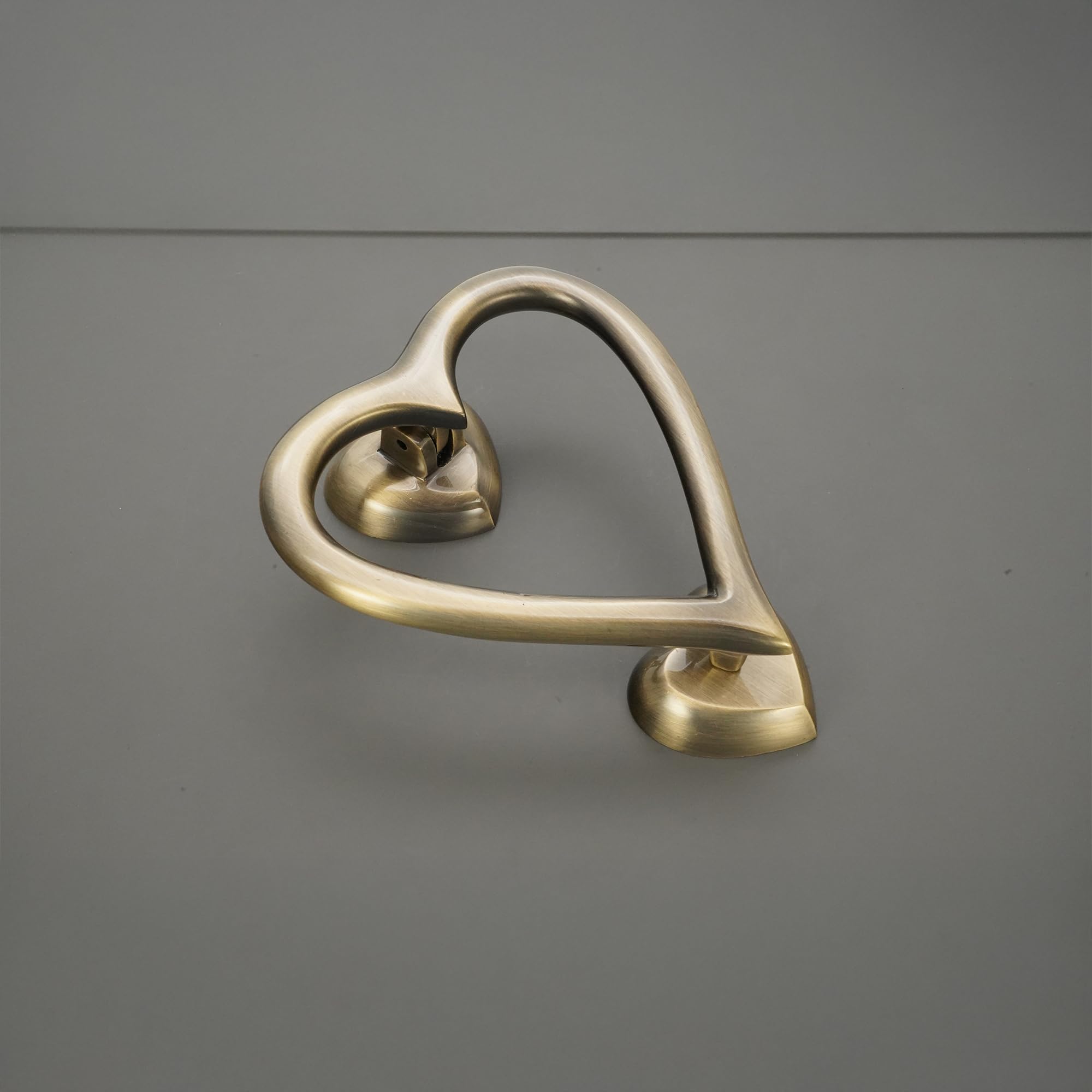 Infinity Decor Battente in ottone anticato a forma di cuore, in ottone massiccio di alta qualità, per porta d'ingresso e cancello