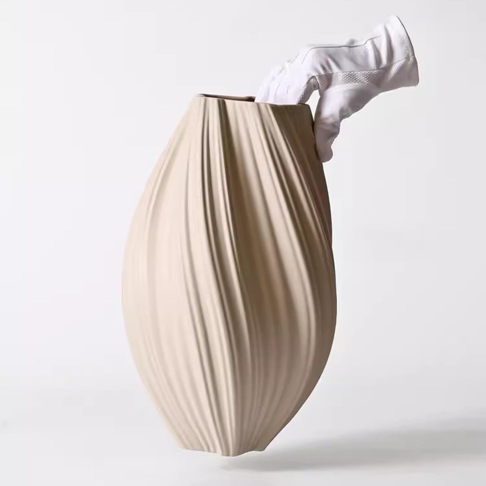 Amazon｜バーゼ ミニマリストアートスタイルセラミック花瓶ハイ