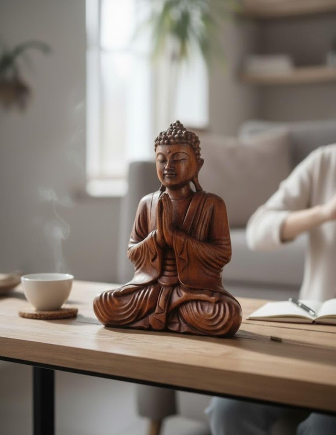 Artisanal Statue de Bouddha Assis Mains jointes en Bois 30cm