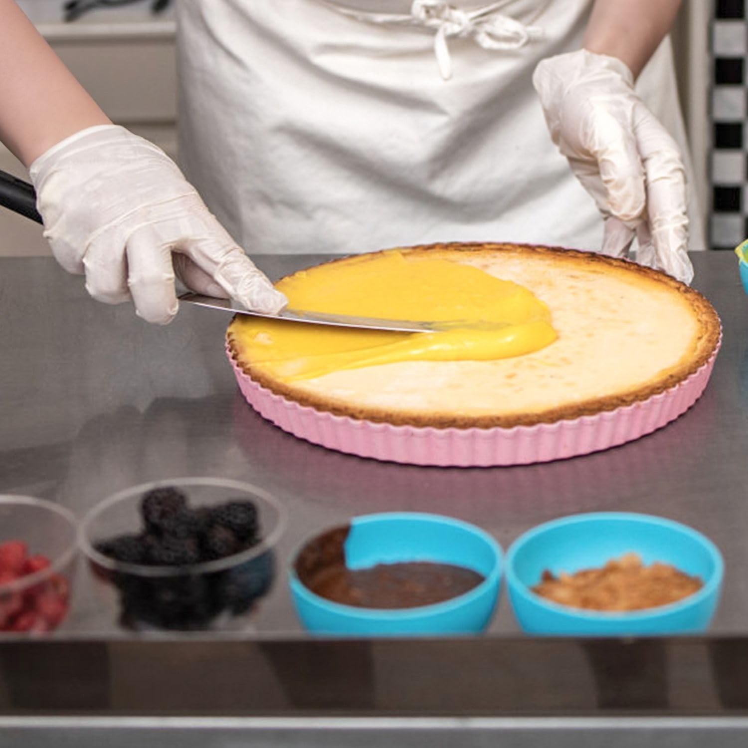 Zestaw do pieczenia Intirilife: silikonowa mata do pieczenia wielokrotnego użytku i 9-częściowy zestaw skrobaków kuchennych ze stali nierdzewnej - do pieczenia, dekorowania i ozdabiania ciast