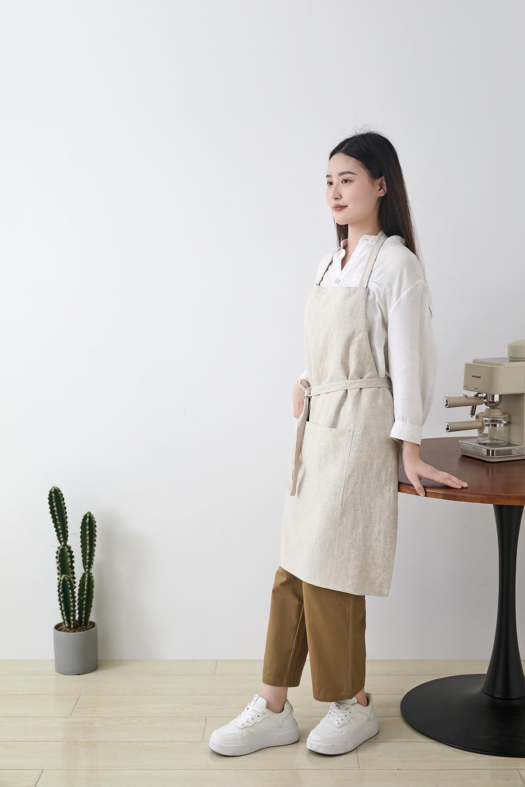Pincy Cotton Linen Apron for Women - Adjustable Casual Apron with Pocktes, Great for Florist, Coffee House and Kitchen (Flaxen) - Image 4