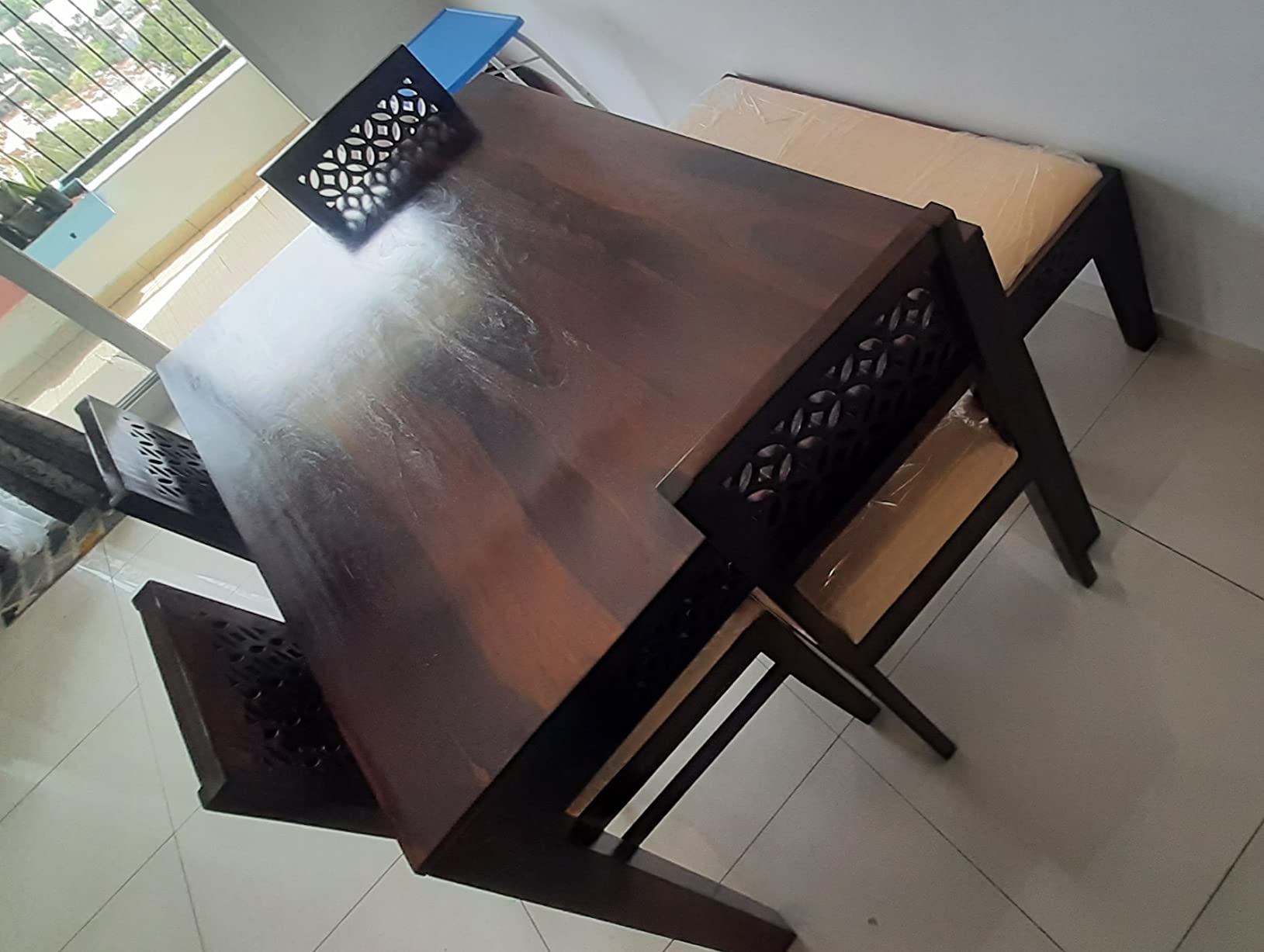 UNTA Solid Sheesham Wood 6 Seater Dining Table with 4 Cushioned Chair ...