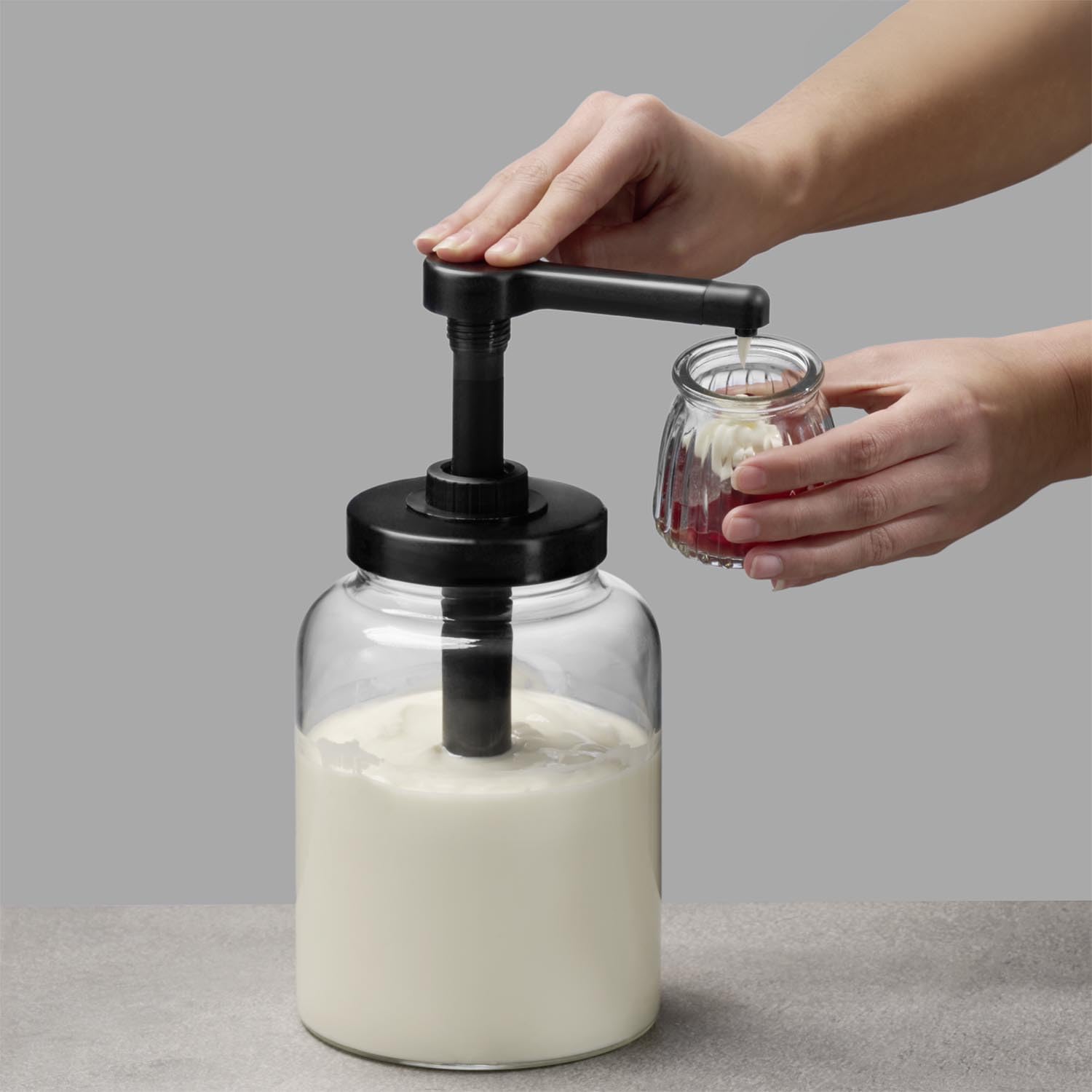 APS 93290 Dosierspender DISPENSA, Behälter aus Glas, Pumpe aus Polypropylen, 1,7 Liter