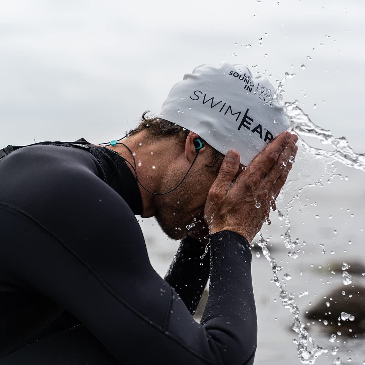 Ohrstöpsel zum Schwimmen, die Geräusche hineinlassen und Wasser draußen halten