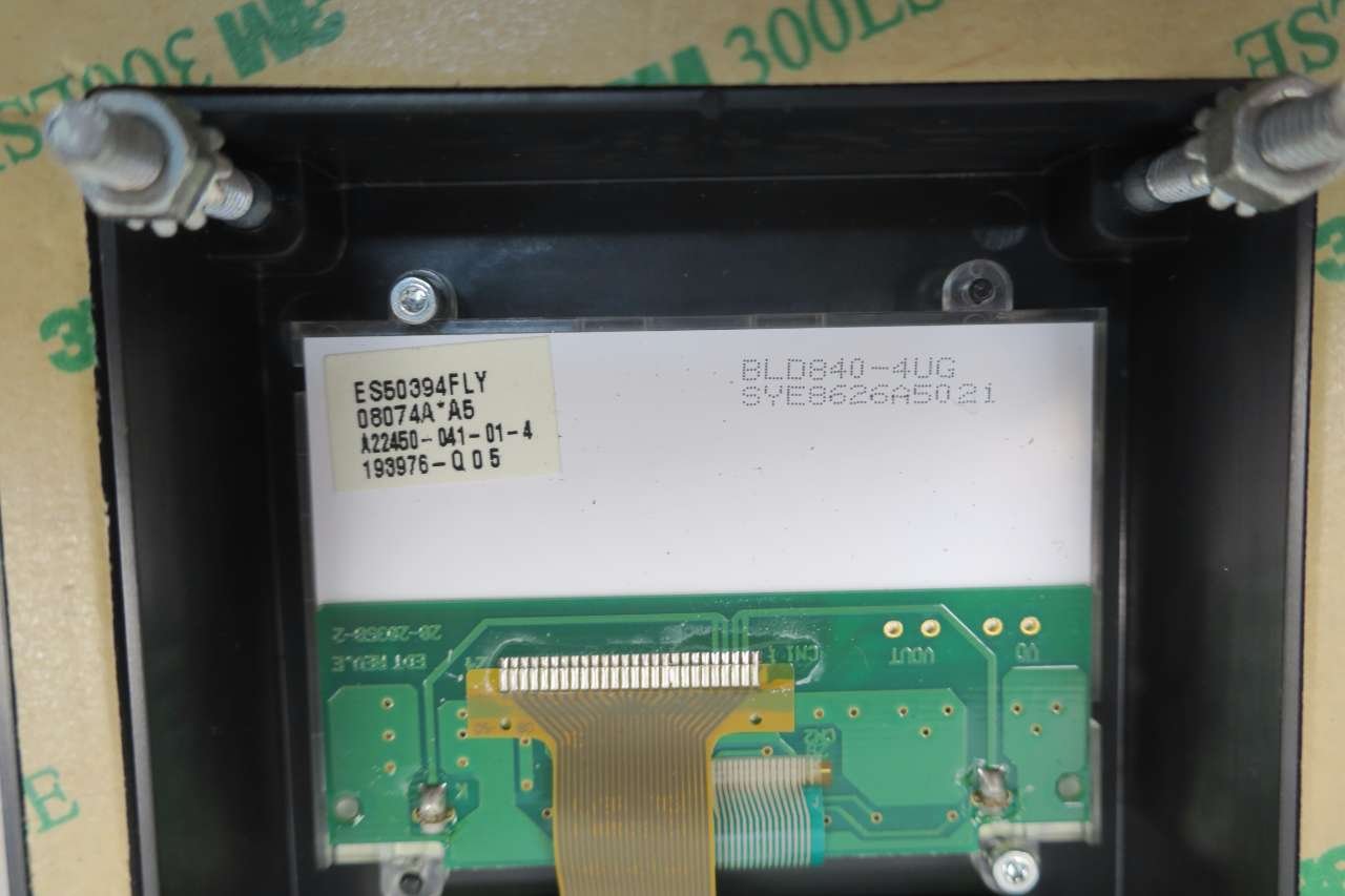 Gambaran jarak deukeut tina sambungan LCD dina papan sirkuit internal