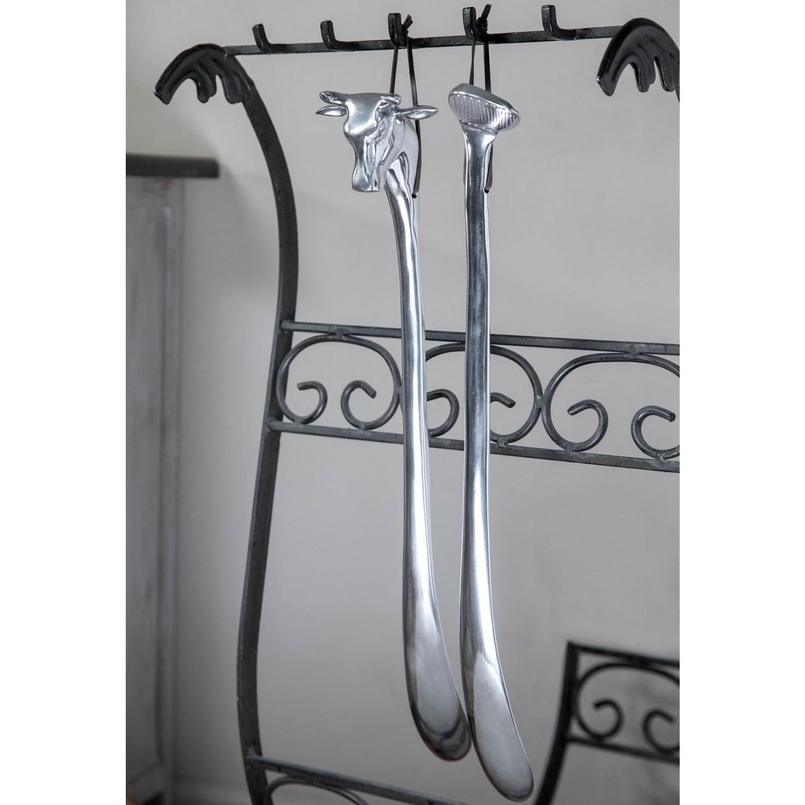 langer stabiler Aluminium Schuhlöffel zum aufhängen - Edler Metall Deko Schuhanzieher 54 cm mit Kuh Kopf Motiv Griff - für Stiefel und hohe Schuhe