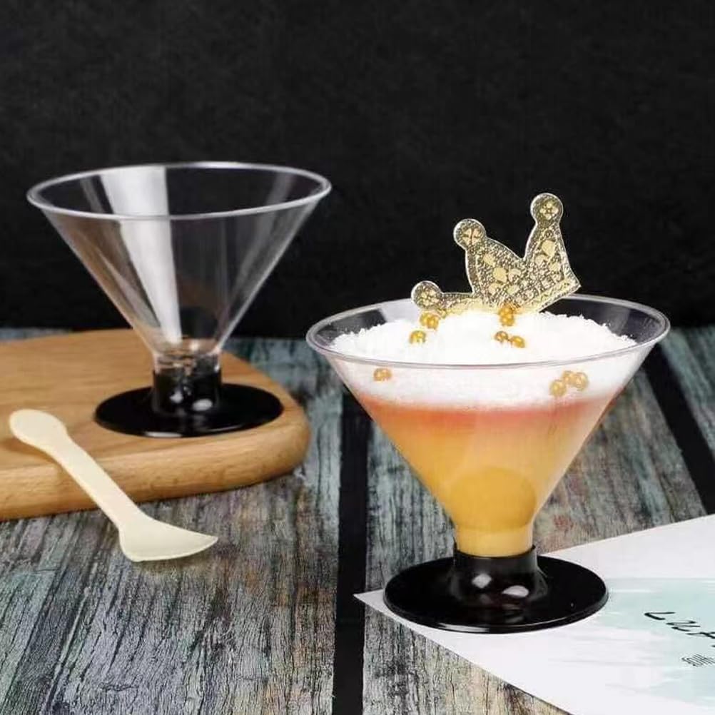 VILLCASE Mini Dessert Cups Clear Tasting Sample Shot Glasses with Dome Lids 10pcs 135ml Clear Plastic Parfait Cups Disposable Diamond-shape Appetizer Cup Serving Bowls for Parties Weddings