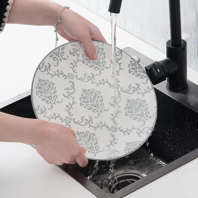 Ensemble de vaisselle en céramique artisanale au design épuré