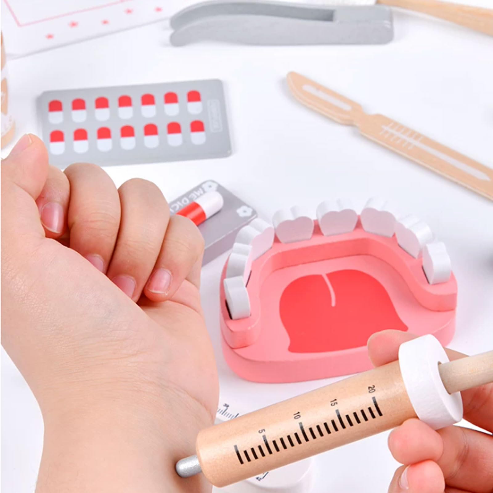 Set da Gioco di finzione Montessori in Legno per Dottore e Dentista | Kit Medico per Bambini con Stetoscopio Reale, Siringa per Iniezioni e Borsa Medicale per la Conservazione