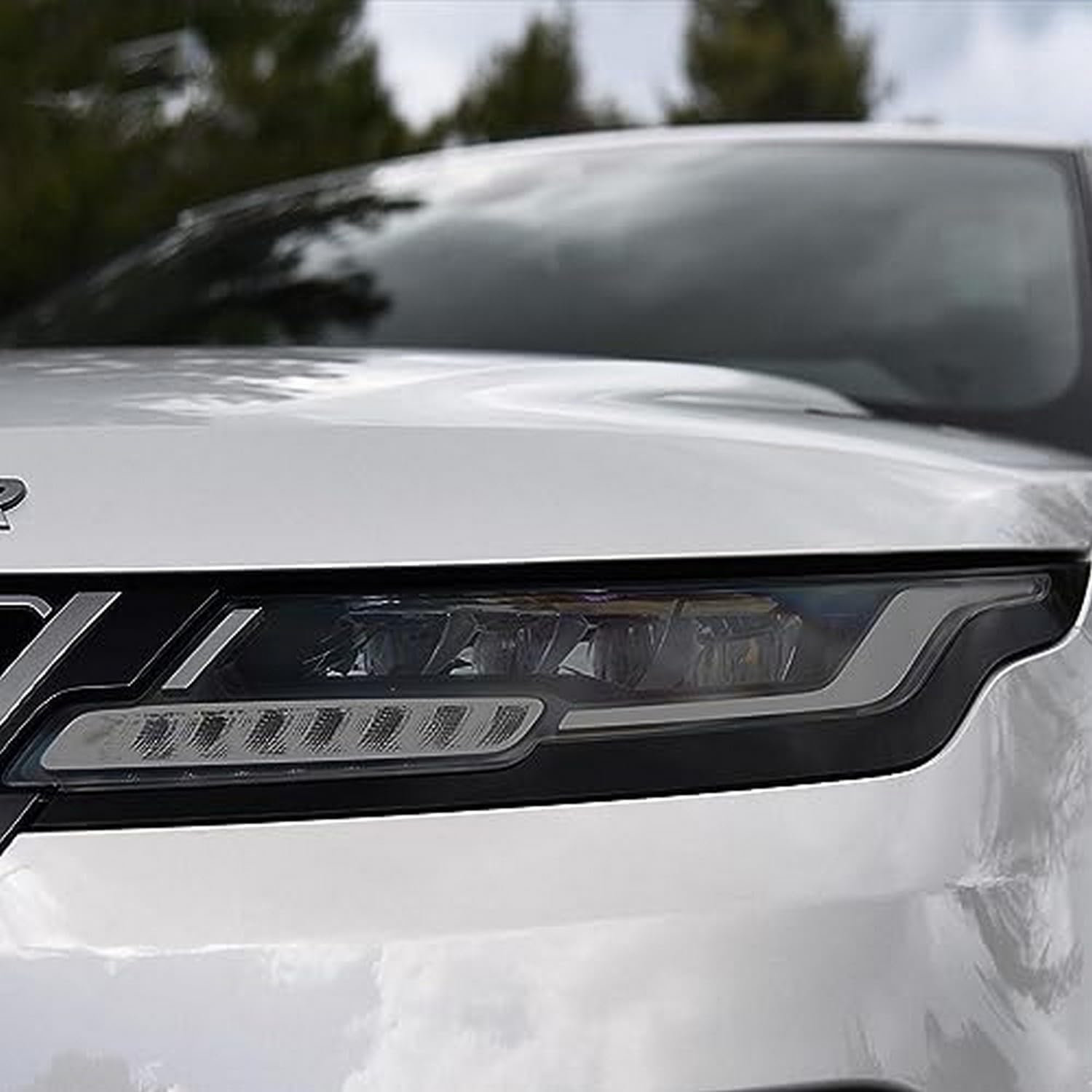 Protege los faros de tu Evoque contra arañazos con este adhesivo de TPU