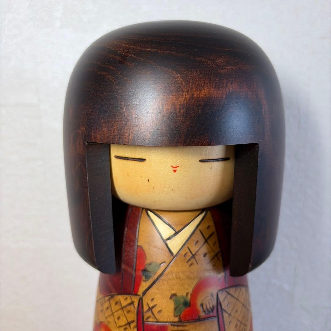 Amazon.co.jp: 卯三郎 こけし 寒椿 大箱 立札 台座あり : おもちゃ
