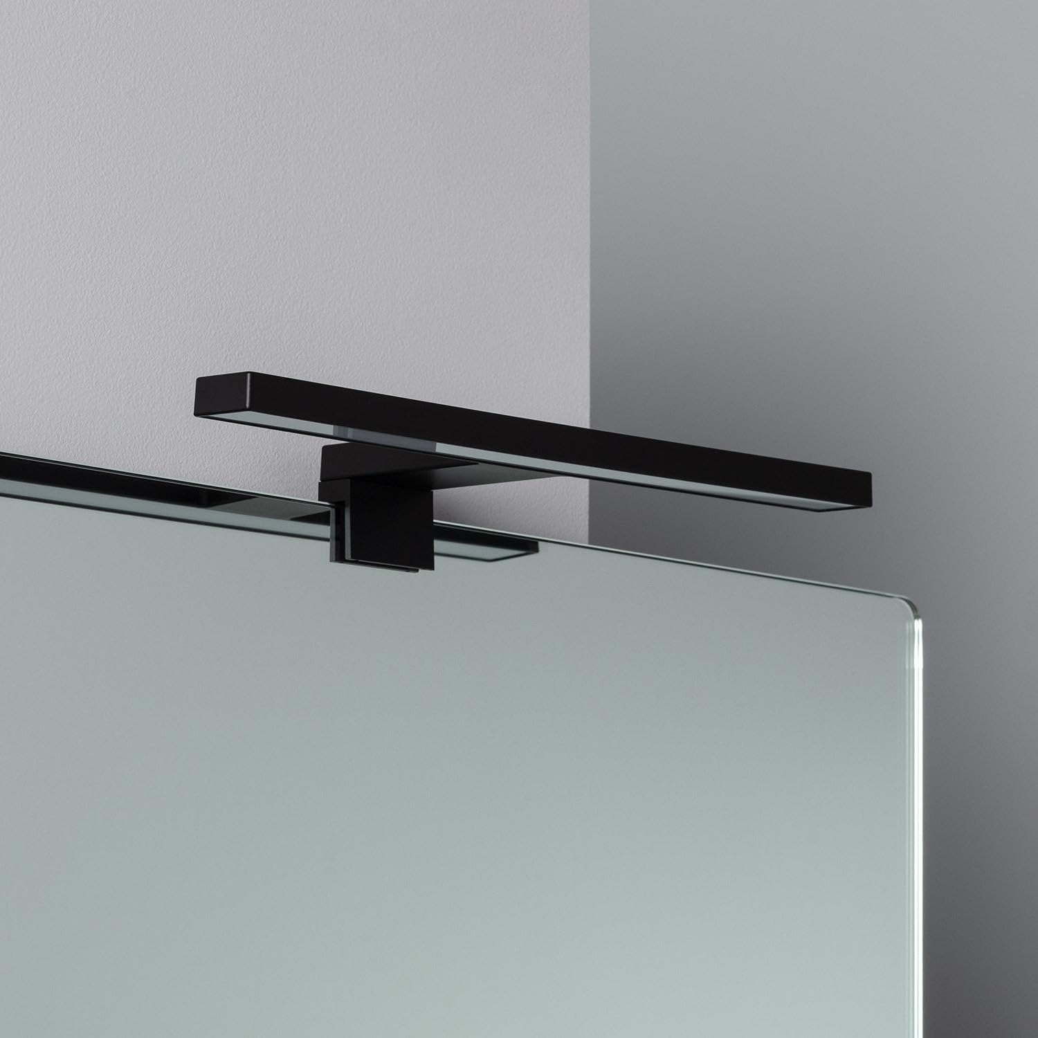 LEDKIA LIGHTING Aplique LED para Espejo de Baño Carl 5 W 6000 K Blanco Frío | Negro | Instalación sobre espejo para iluminación frontal uniforme en lavabos y aseos