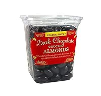 Vista 2 de Almendras de chocolate negro crujientes de California bañadas en rico chocolate negro de Trader Joe's, sin gluten