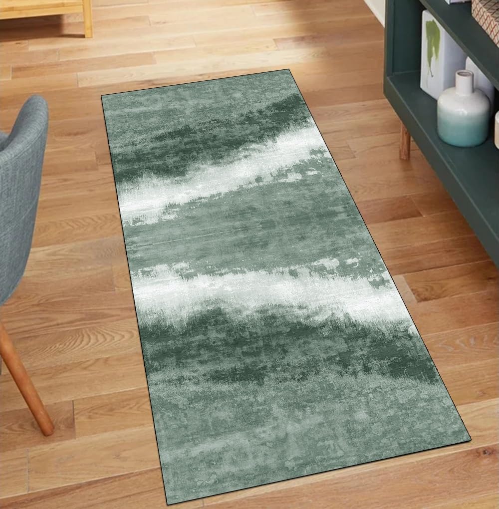 Alfombra verde oscuro abstracta para evitar resbalones en el pasillo de casa con su base lavable