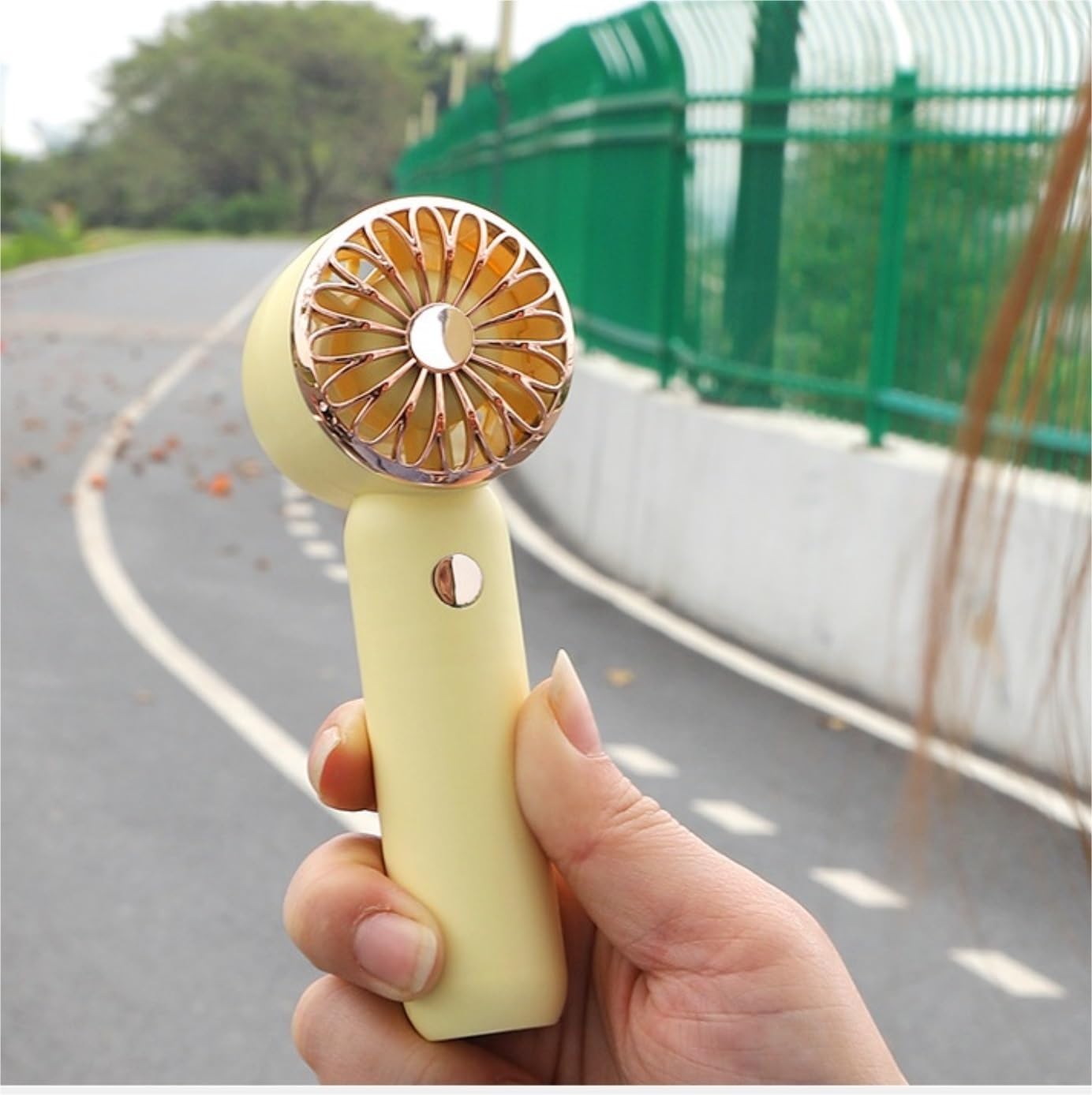 Ventilatore per Esterni Interni Ufficio Ventilatore Portatile Ventola di Raffreddamento 3 velocità del Vento USB Ricaricabile per Casa da Viaggio All'aperto(Yellow)