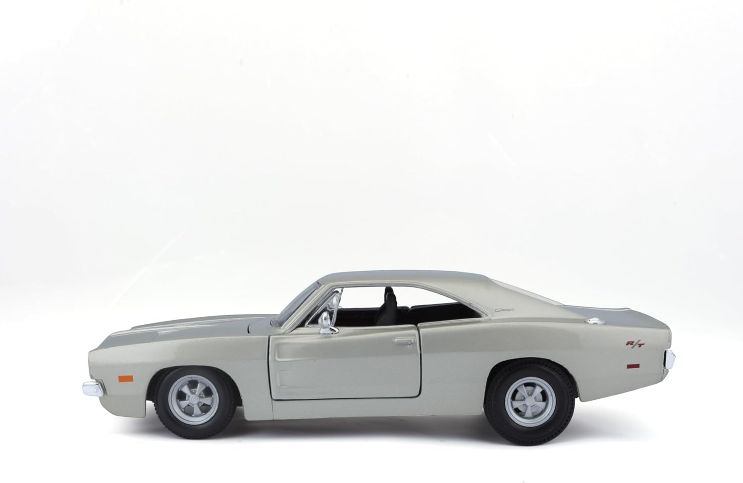 Maisto 1:25 Scale 1969 Dodge Charger R/T Diecast Vehicle (Colors May Vary)