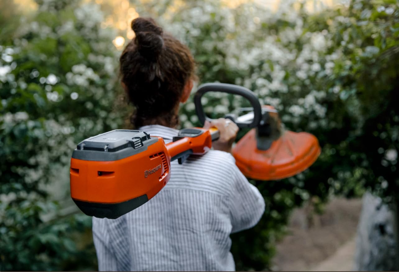 Husqvarna 215iL akumulatorowa podkaszarka do trawy 36 V bez akumulatora i ładowarki, lekka przycinarka do krawędzi trawnika z uchwytem teleskopowym, bezszczotkowy silnik, szerokość cięcia 31 cm do