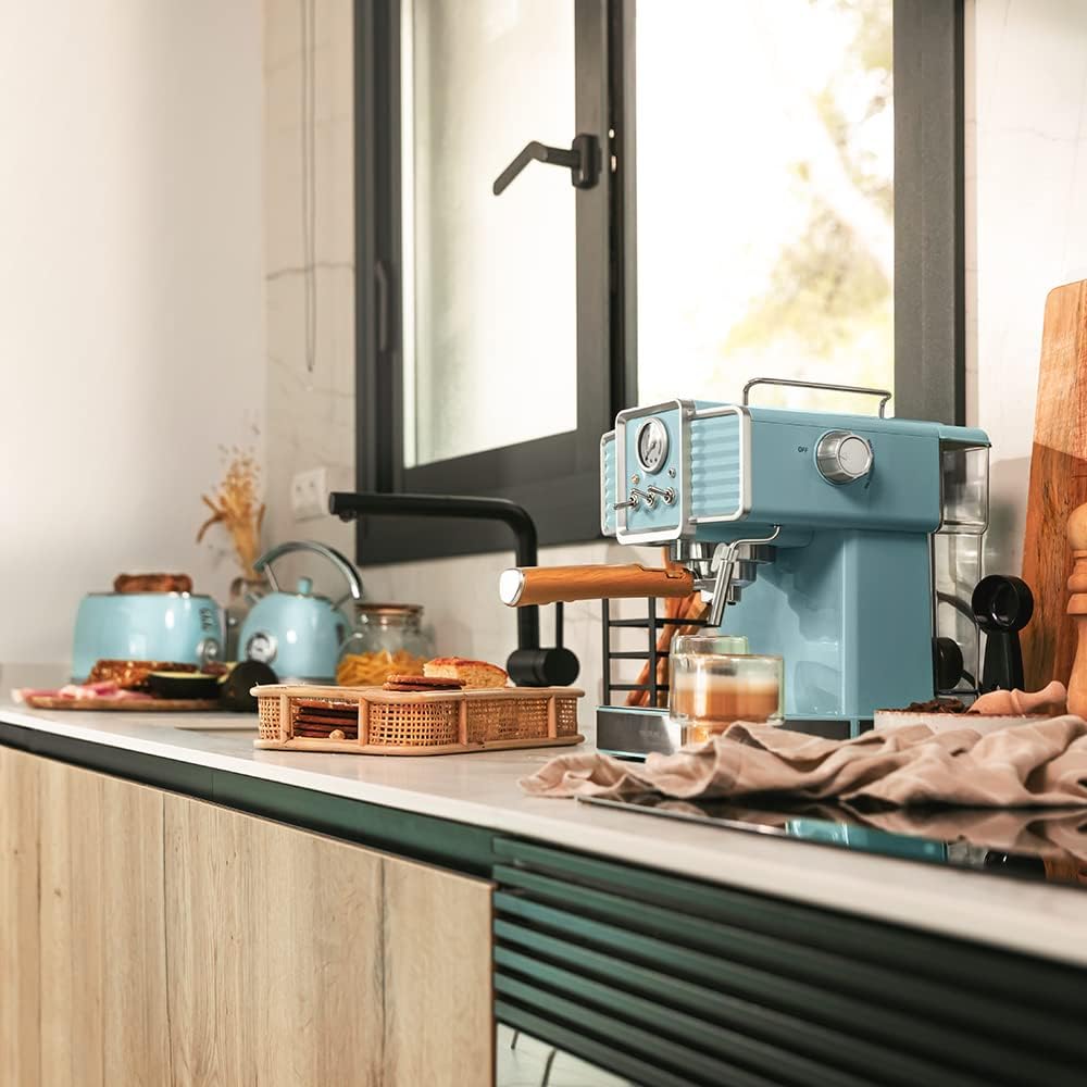 Cecotec Macchina da Caffè Espresso Power Espresso 20 Tradizionale Light Red. 1350 W, Tecnologia ForceAroma da 20 bar, Vaporizzatore Orientabile, Braccio Doppio, Spegnimento Automatico
