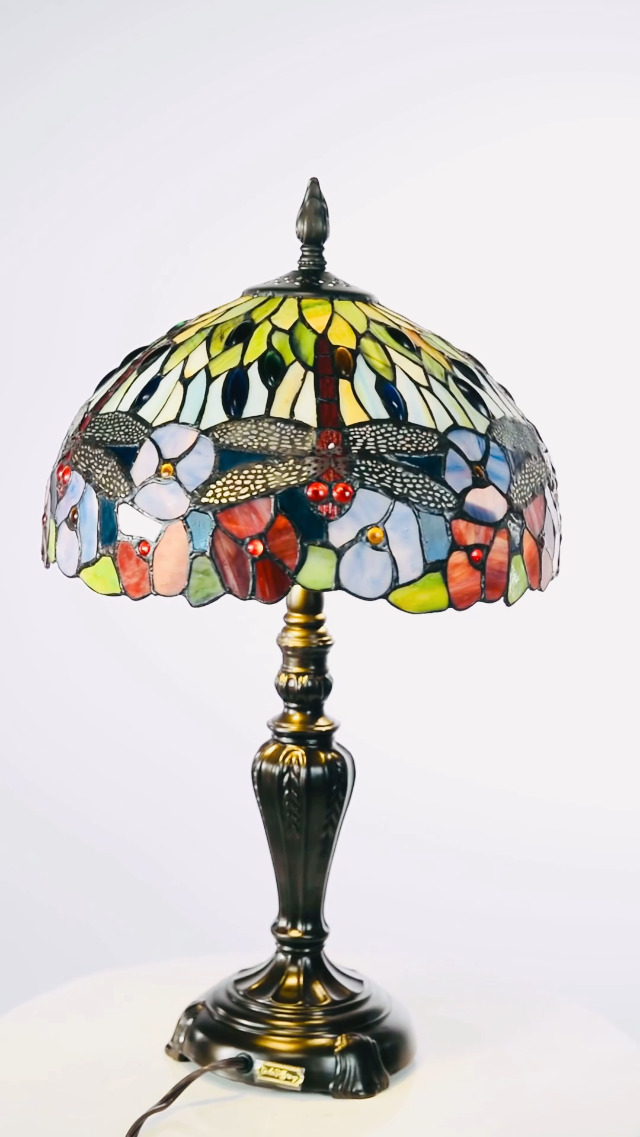 Dale Tiffany Traditional Tiffany Style Table Lamp 20