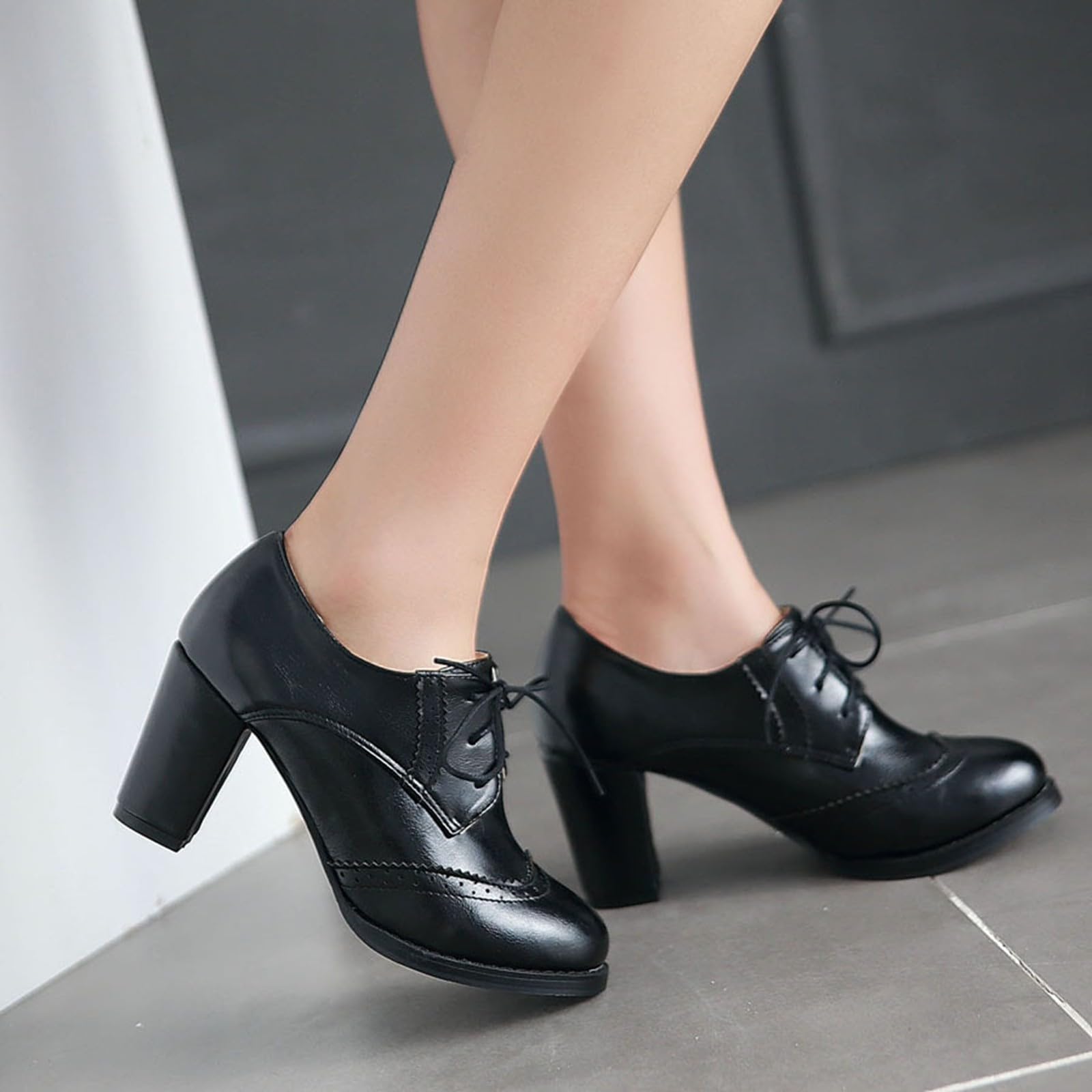 2026 Chaussures rétro à talon épais pour femme grande taille