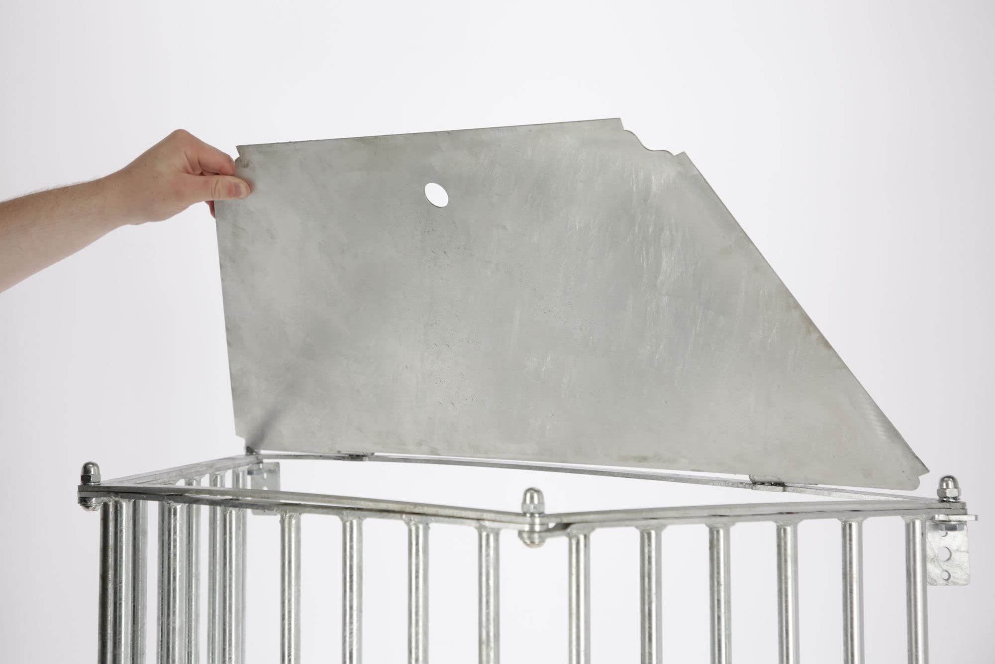 Kerbl SlowFeed Plus 3225 - Comedero para Caballos (comedero de Metal, para Montaje en Pared, Distancia Entre Varillas de 5 cm, 81 x 41 x 114 cm, para 14 kg de heno Aprox.)