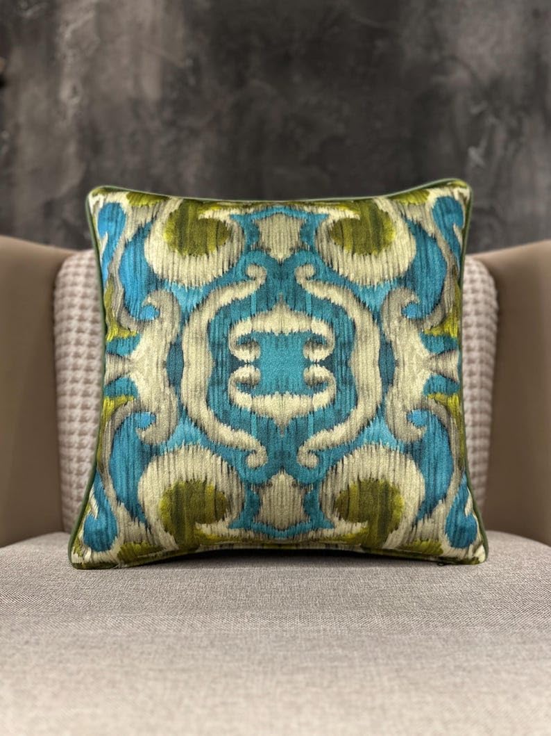 EOQIFJM Cushion Cover, Stylish Abstract Retro Velvet Throw Pillow Chic Decor Pillowcase