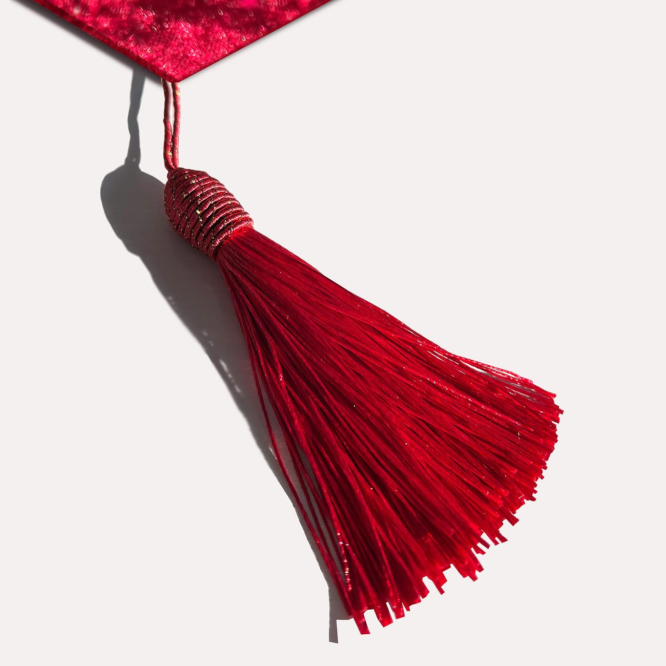 Jiino Camino de mesa de 33 x 200 cm, con lentejuelas y tiras de diamante y elegantes borlas para el hogar, cocina, fiestas, bodas, decoraciones, burdeos