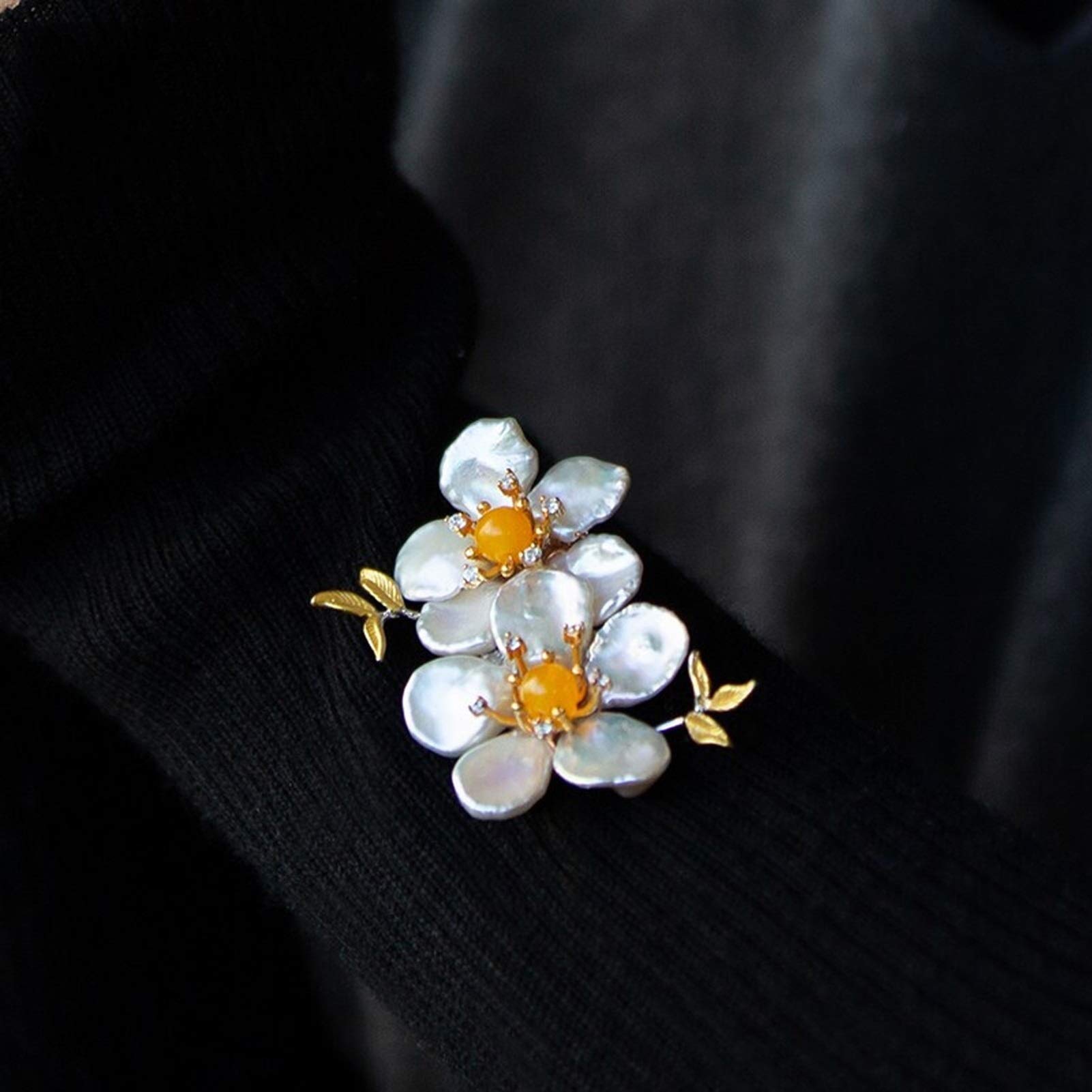 Broche de solapa 1 piezas de flor de perlas broche suéter clip de chal Pin de seguridad de alta gama Temperament ramillete for mujeres niñas ropa decoración Accesorio para disfraz de mujer y niña.