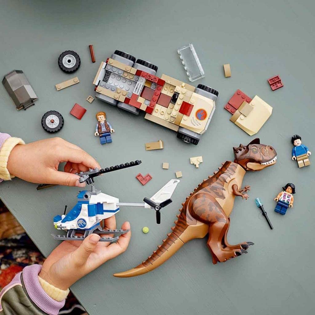 LEGO Jurassic World 76941 Pościg za karnotaurem; ciekawa zabawka dla kreatywnych dzieci (240 elementów)