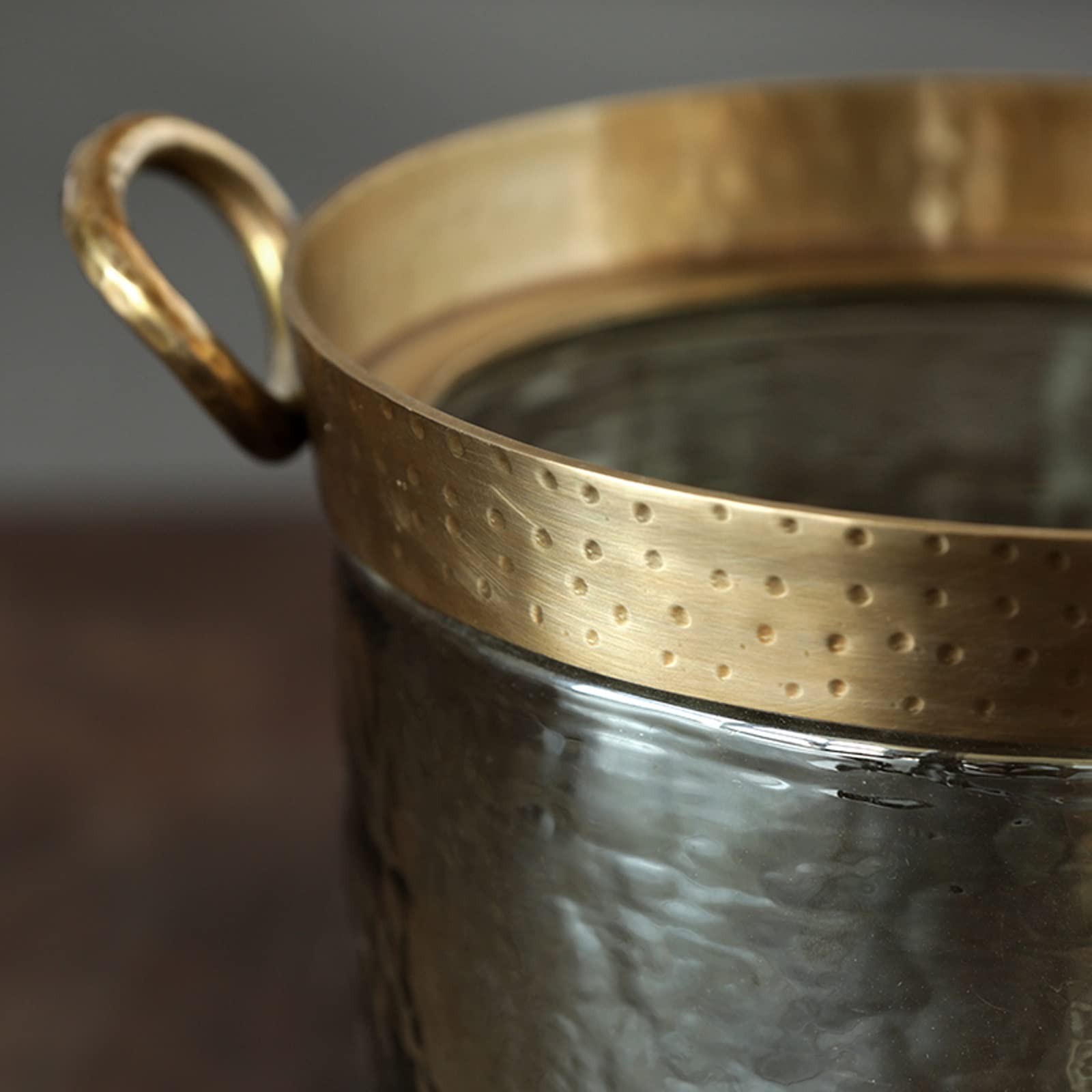 Wiaderko na lód do domowego baru Luksusowe szklane wiaderko na lód ze złotą miedzianą krawędzią Dekoracja w stylu retro Ręcznie wykonane metalowe izolowane wiaderko na lód, idealne do domowego baru, c