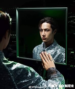 Amazon.co.jp: NYLON CHINA 尼龙 王一博 雑誌 表紙 2019年8月 (中国版