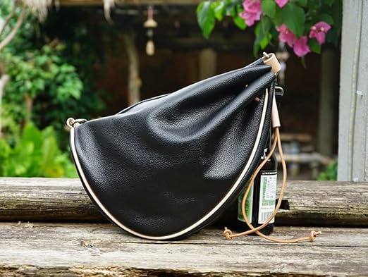 バイカー　ショルダーバッグ　コンチョ　革製 61njmyzV9eL._AC_SX522_.jpg