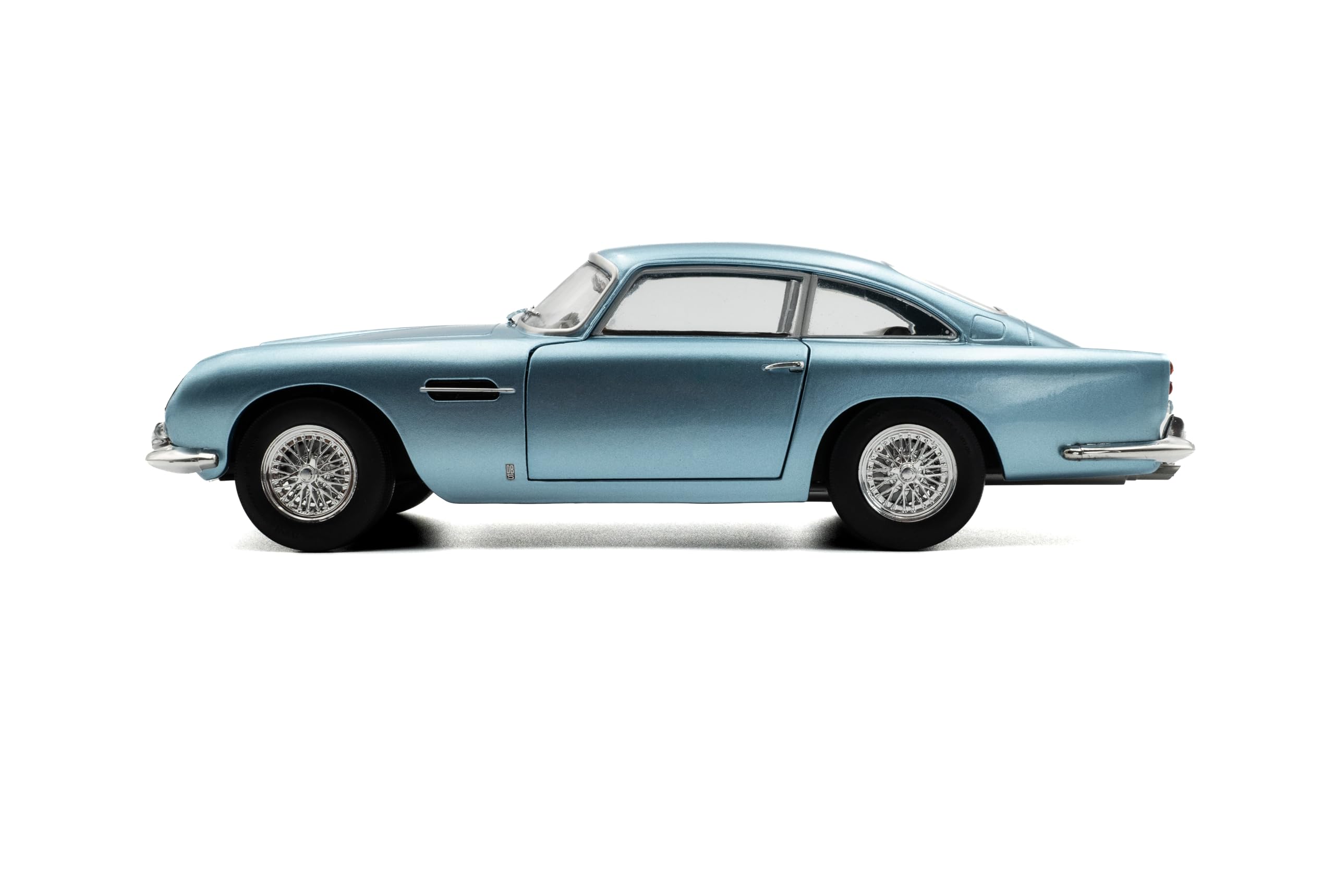 1:18 Aston Martin DB5 Light Metallic Blue 1964