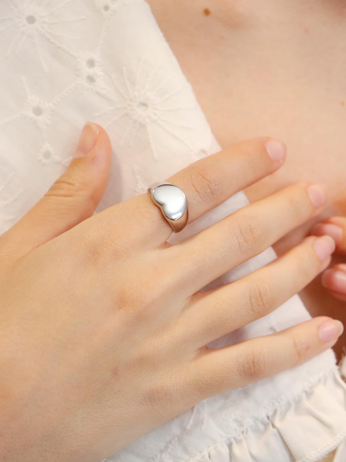 Anillo de Sello con Corazón y Inicial Grabada - Joyería Personalizada