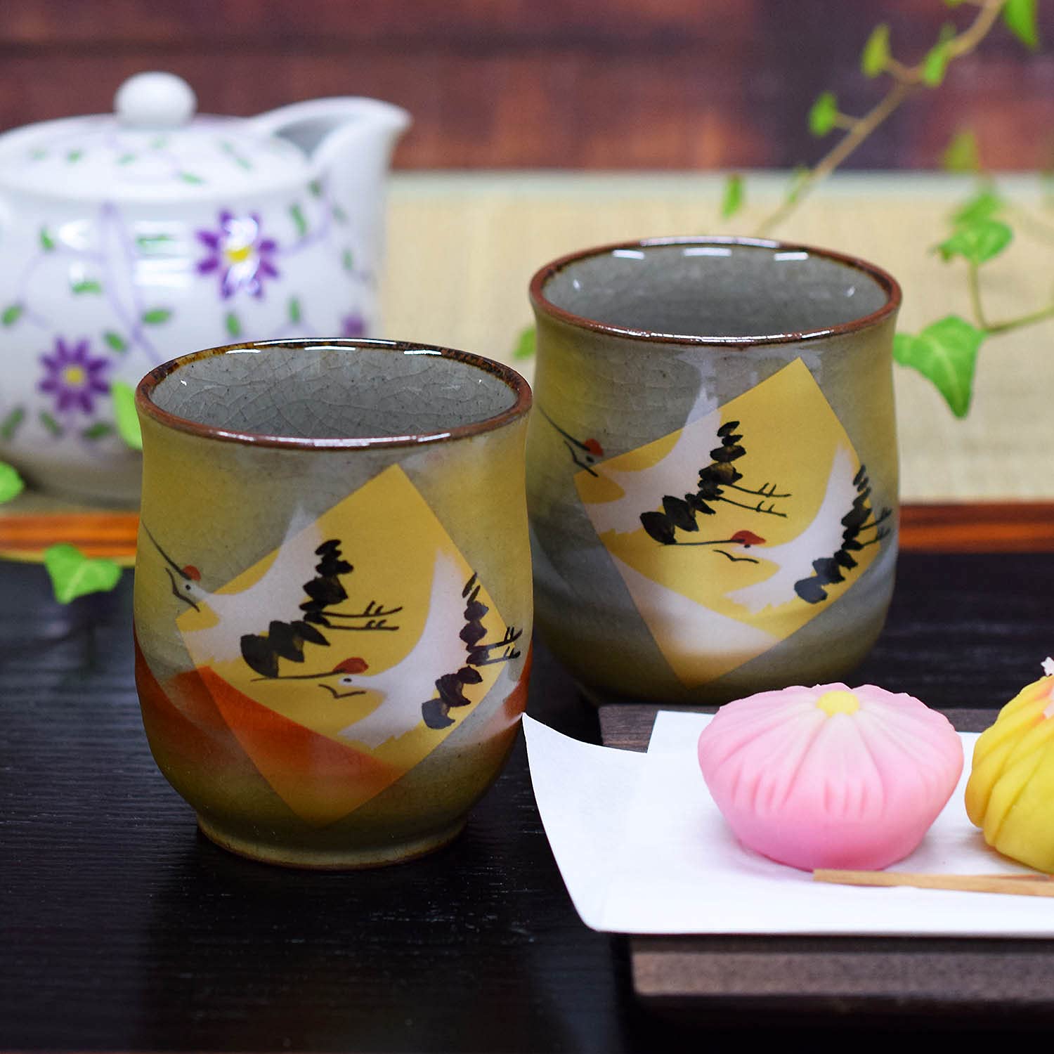 Amazon | 九谷焼 ペア 湯呑み 金箔鶴 夫婦湯呑み 還暦祝い プレゼント 