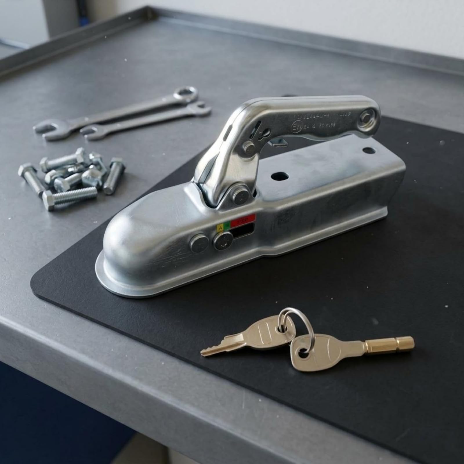 Almencla Gancio Traino Coperchio Accoppiatore Rimorchio Blocco Maniglia Cerniera Metallo Struttura Arrotondata Montaggio Adatto, 50x50 Gancio Di Traino + Perno Di Sicurezza, 1500 Kg