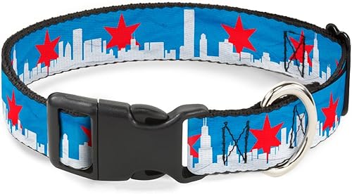 Buckle-Down Collar de clip de plástico, diseño de Chicago SkylineFlag Distressed BlackWhiteRed - 1" de ancho - Se adapta a cuello de 15-26" - Grande