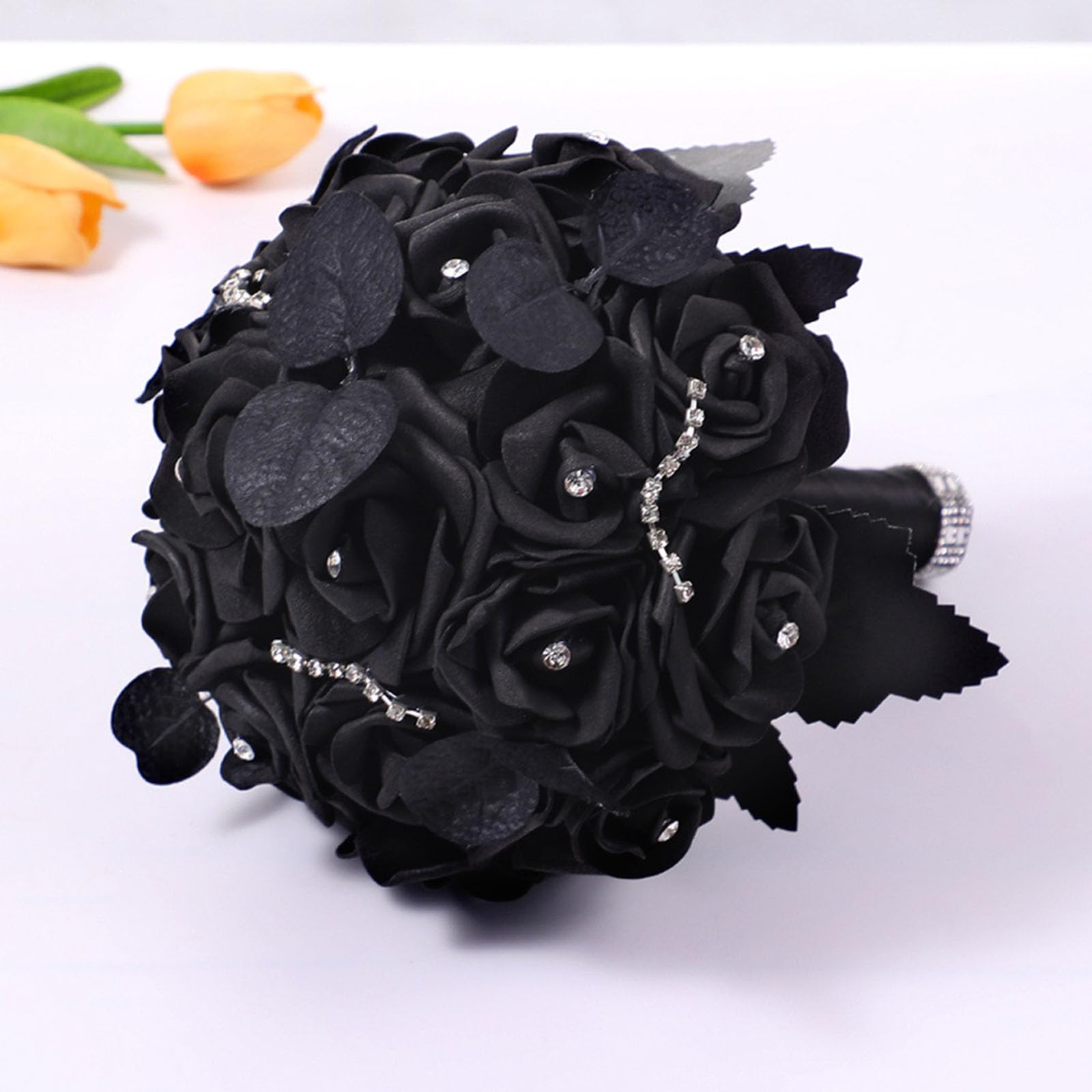 Bouquet de mariage sombre style gothique noir et bordeaux rose pour mariée