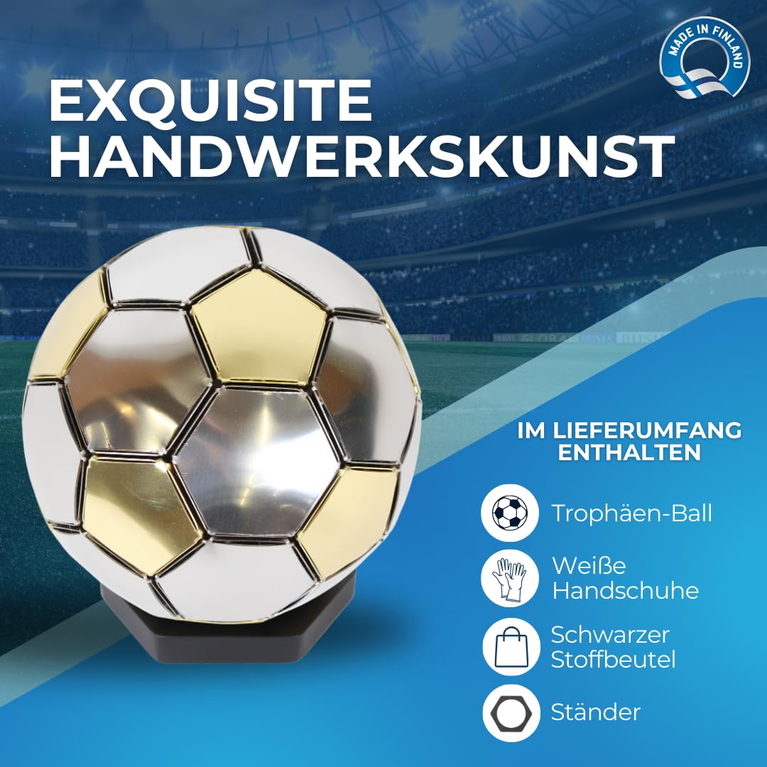Fußballpokal aus Messing, handgefertigt, mit Ständer | Finnische Handarbeit; dekorative Fußballtrophäe mit Metallständer, Leinentasche und weißen Handschuhen