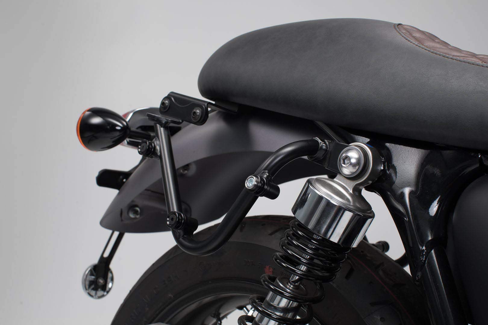 SW-Motech Adapter für SLC Seitenträger links - Für Bonneville T100/T120 (16-) ohne orig. Halteb.