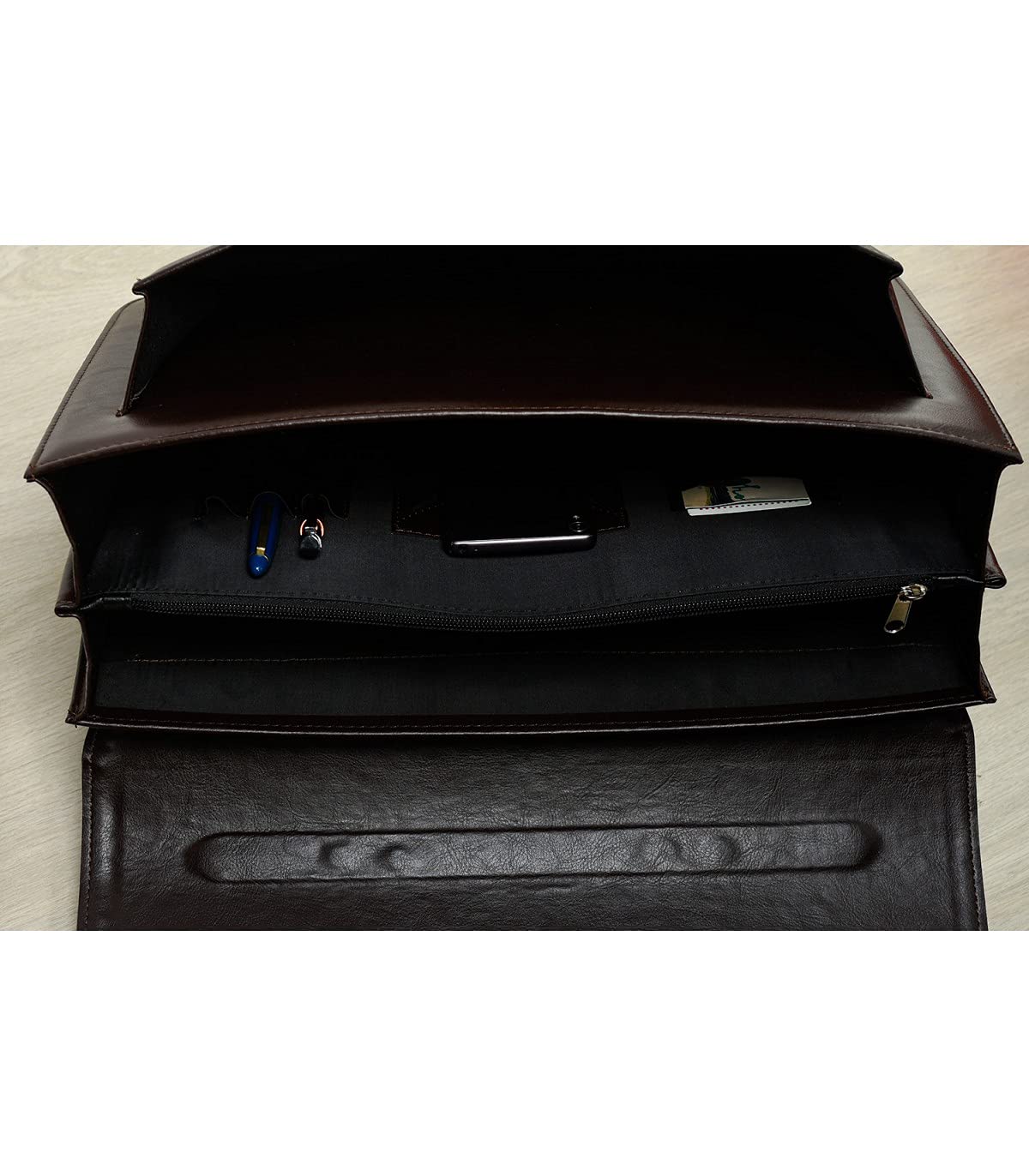 Maletín Cuero, 40 x 30 x 14 cm An., Forrado, para portátiles de hasta 15,6 ", Tablet de hasta 10", Bandolera Ajustable y Desmontable, 1 asa, Cerradura con Llave,