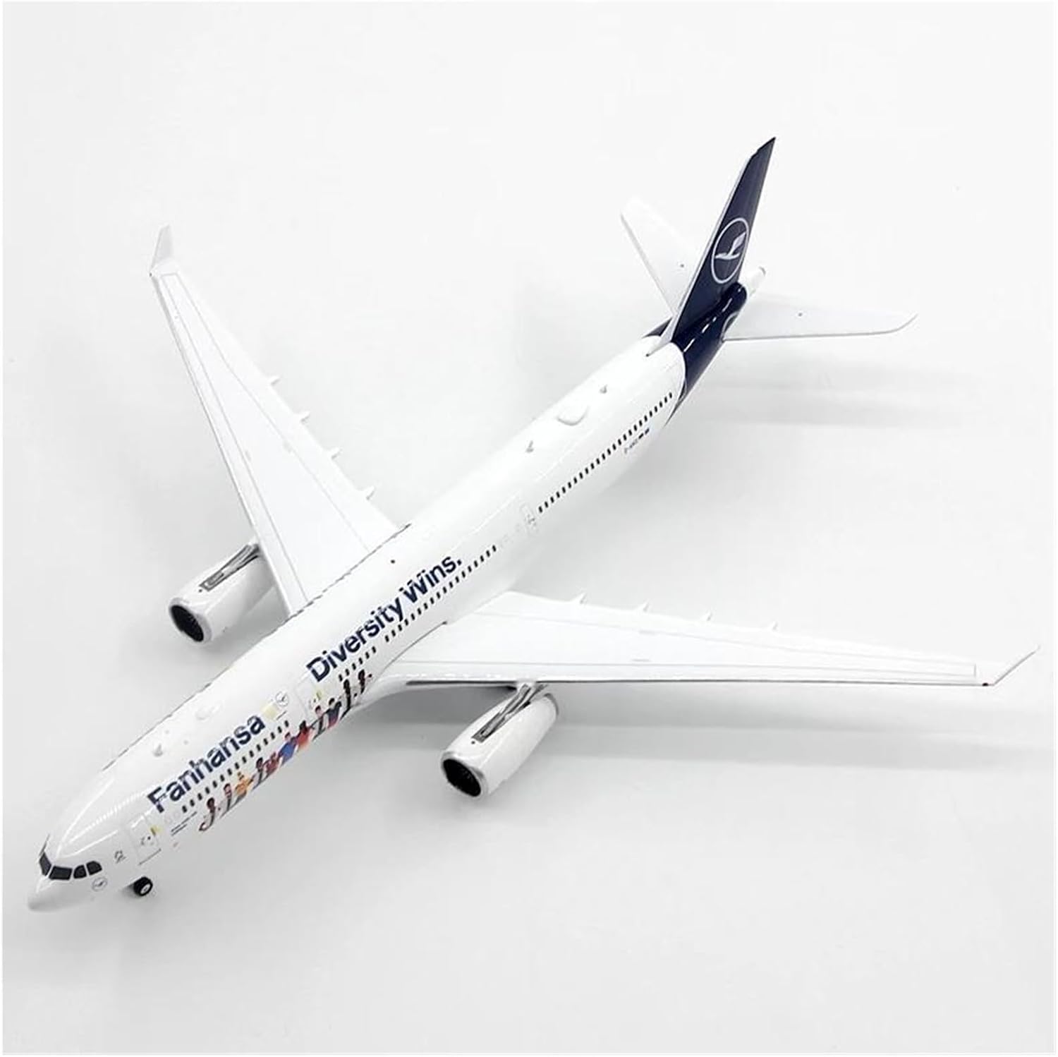Decorated Airplane Models 1/400 for Lufthansa A330-300 Passenger Aircraft Model Die-cast Alloy Aircraft Model Static Aircraft Model