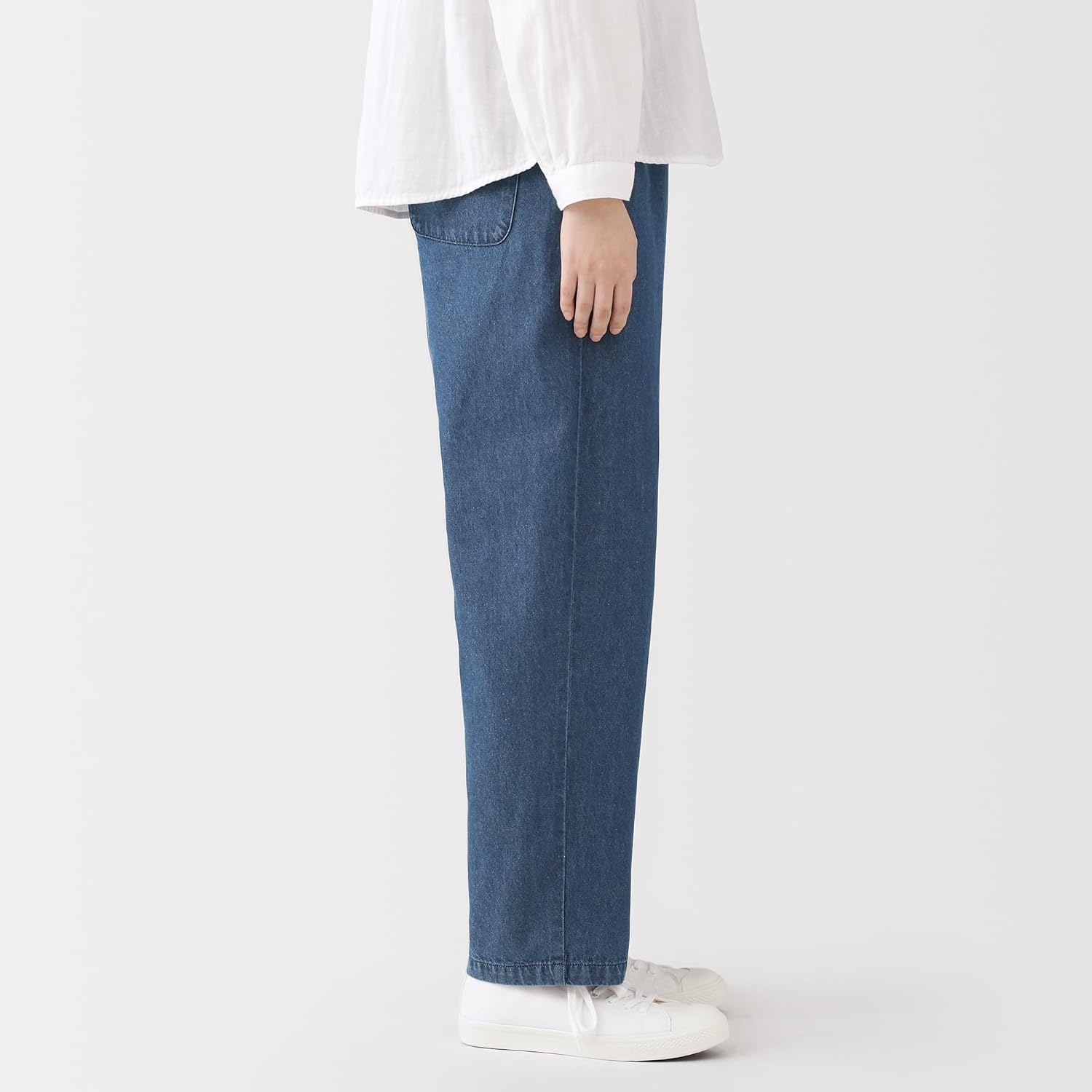 レディースデニムパンツのスタイリング例