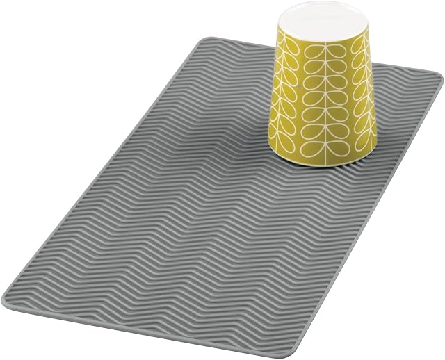 mDesign Chevron Dish Drying Mat for The Kitchen - Made of Silicone - Small Draining Rack for Worktops & Sinks - Ideally Suited as a Sink Protector Mat for Pots and Pans - Dishwasher Safe - Grey