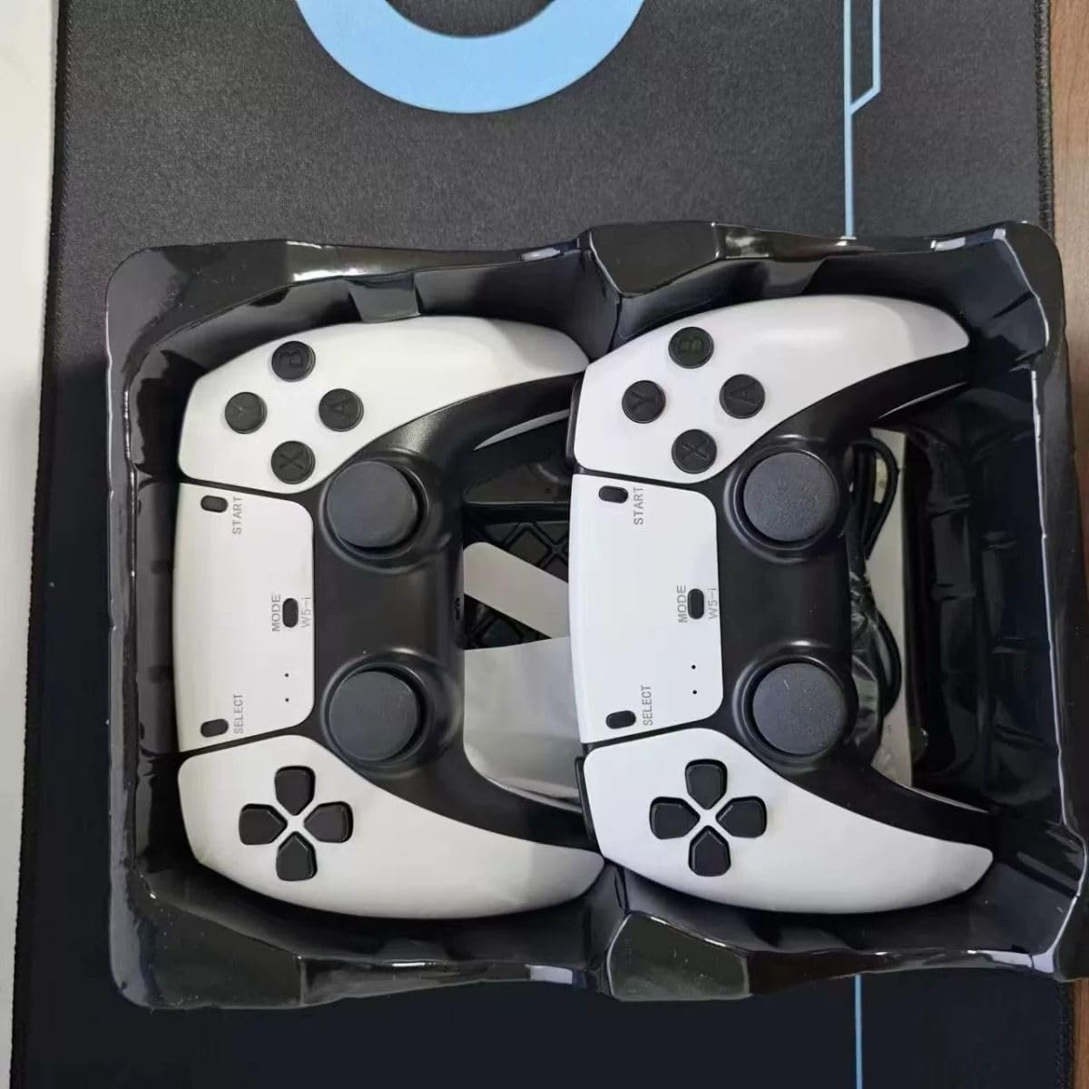 Console di Gioco Retro Senza Fili, Console Retro Wireless 4K, Set con 2 Controller Neri, Dongle HDMI, 9 Emulatori Integrati, 20.000+ Giochi Preinstallati, Versione 2026 (128G With 40000Games White)