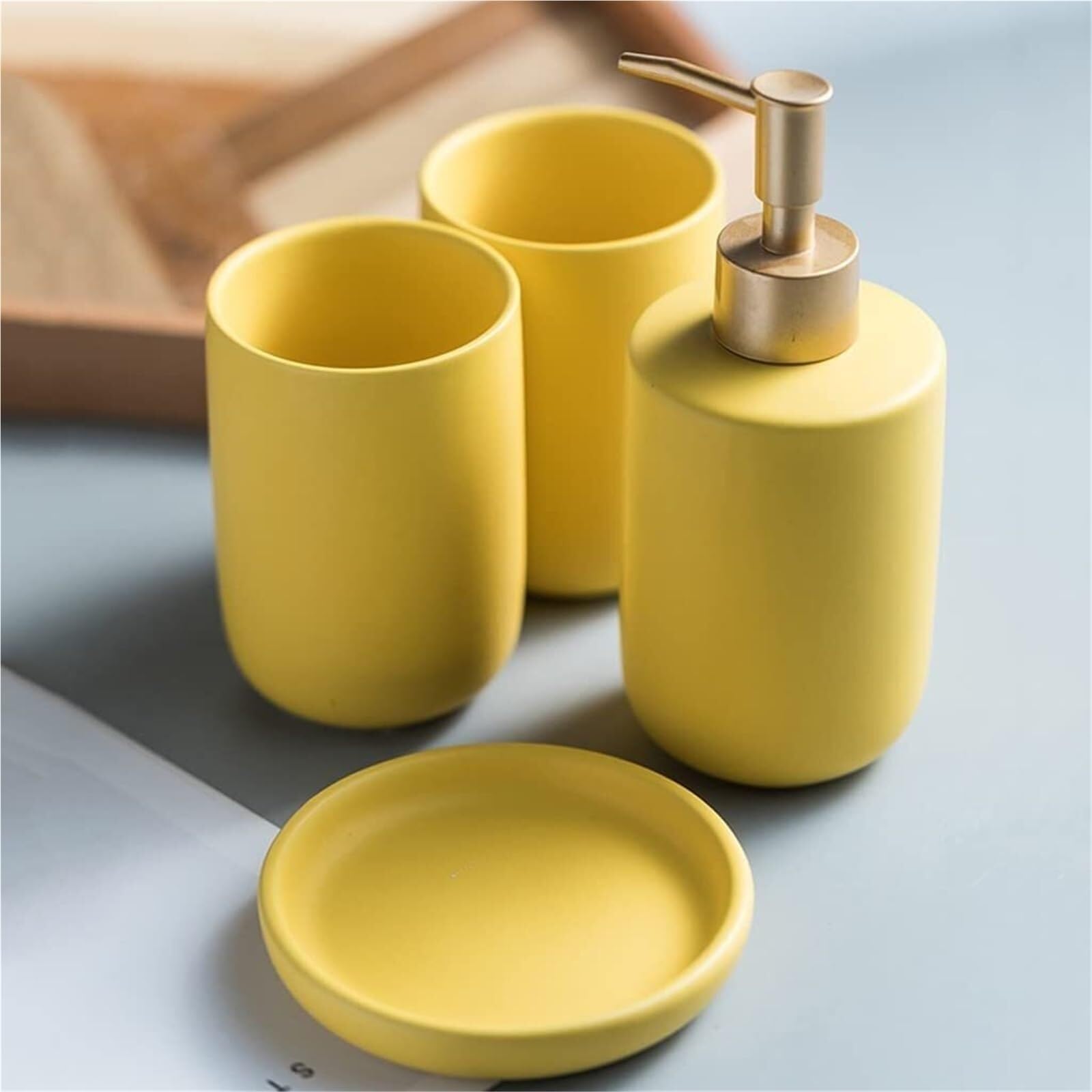 Set di accessori per il bagno Dispenser di sapone in ceramica con bicchiere, decorazione moderna in tinta unita, costiera Arredamento per gli affittuari(Yellow,4 pieces)