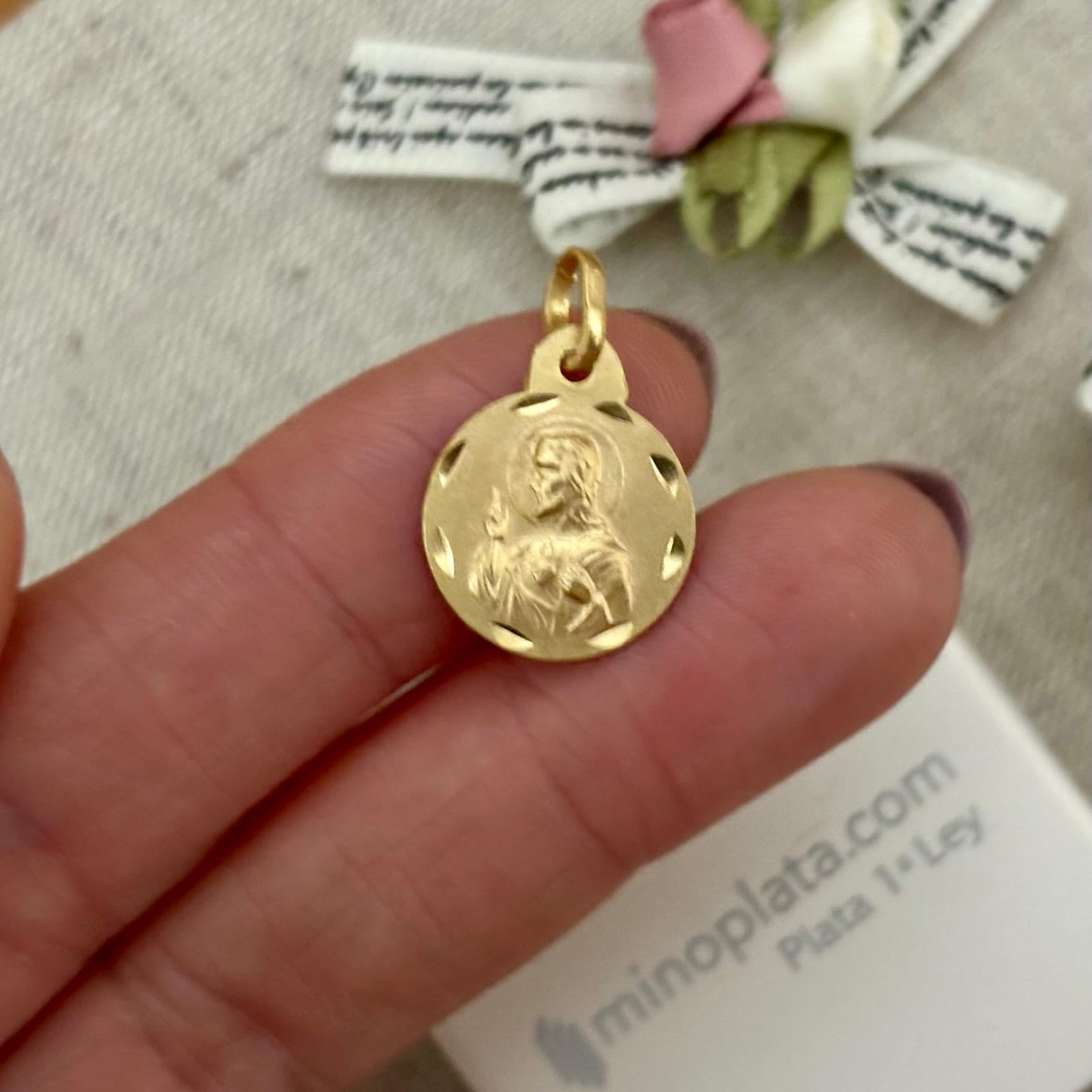 Medalla Escapulario de Plata 925 Chapada en Oro, Virgen del Carmen y Sagrado Corazón de Jesús, 14mm, Doble Cara con Borde Tallado