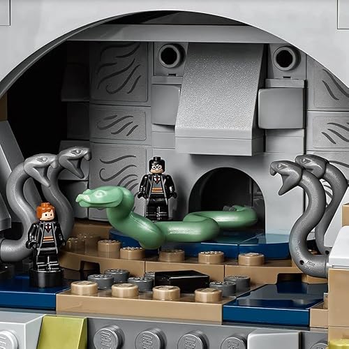 Harry Potter Castello di Hogwarts, Gioco da Costruire per Ragazzi, Ragazze e Adulti, Modello da Esposizione e da Collezione, Include 4 minifiguree, 27 Micro-Personaggi ed Elementi Iconici 71043 - Lego - Immagine 5