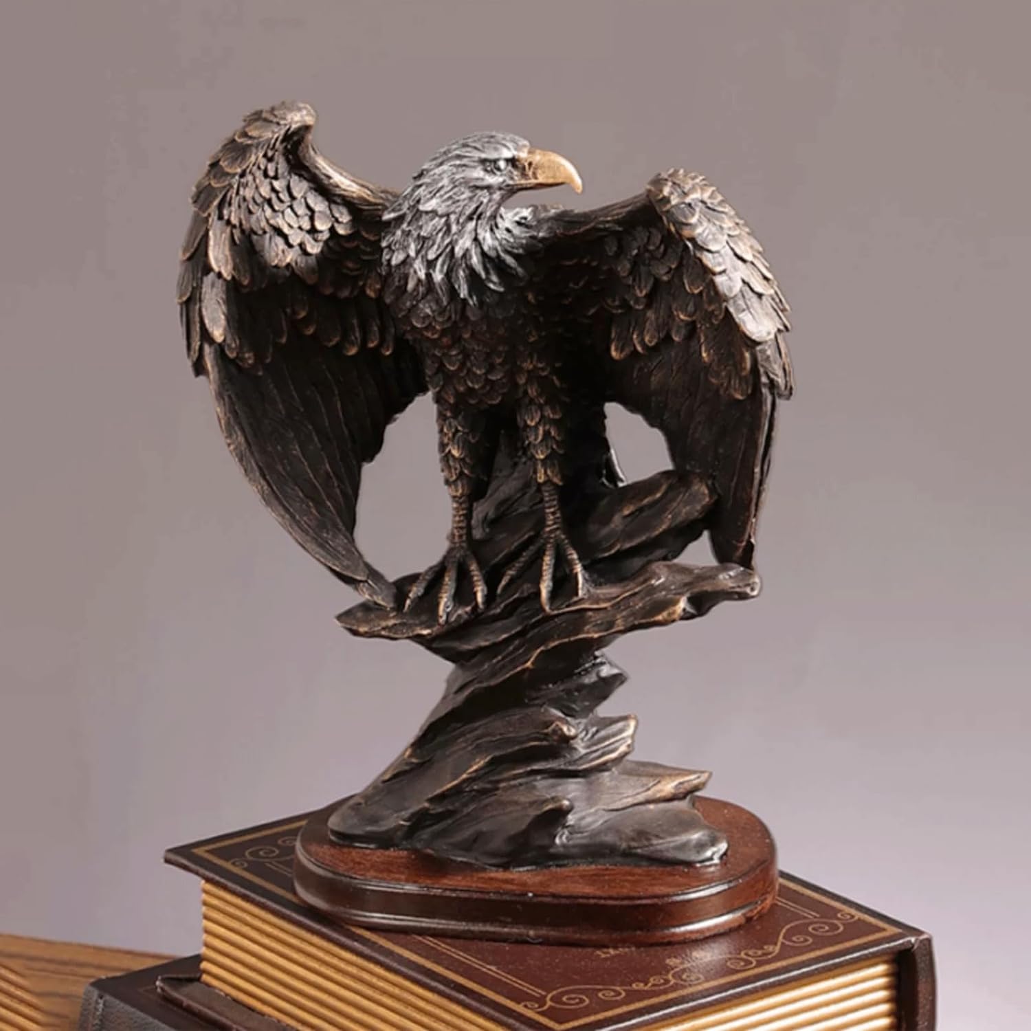 creatività Statue Statua Grande Figurina Portatile Scultura di Animali retrò Aquila Decorazione del Desktop Statue Statue di Base stabili Uso Multi-Scenario miglior Regalo